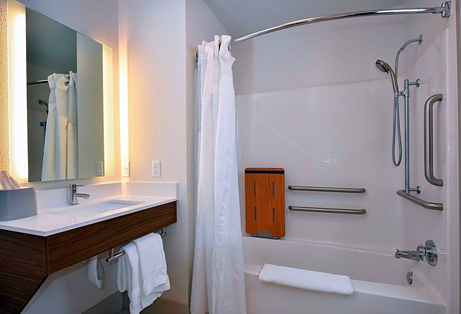 Holiday Inn Express Hotel & Suites Selma By IHG