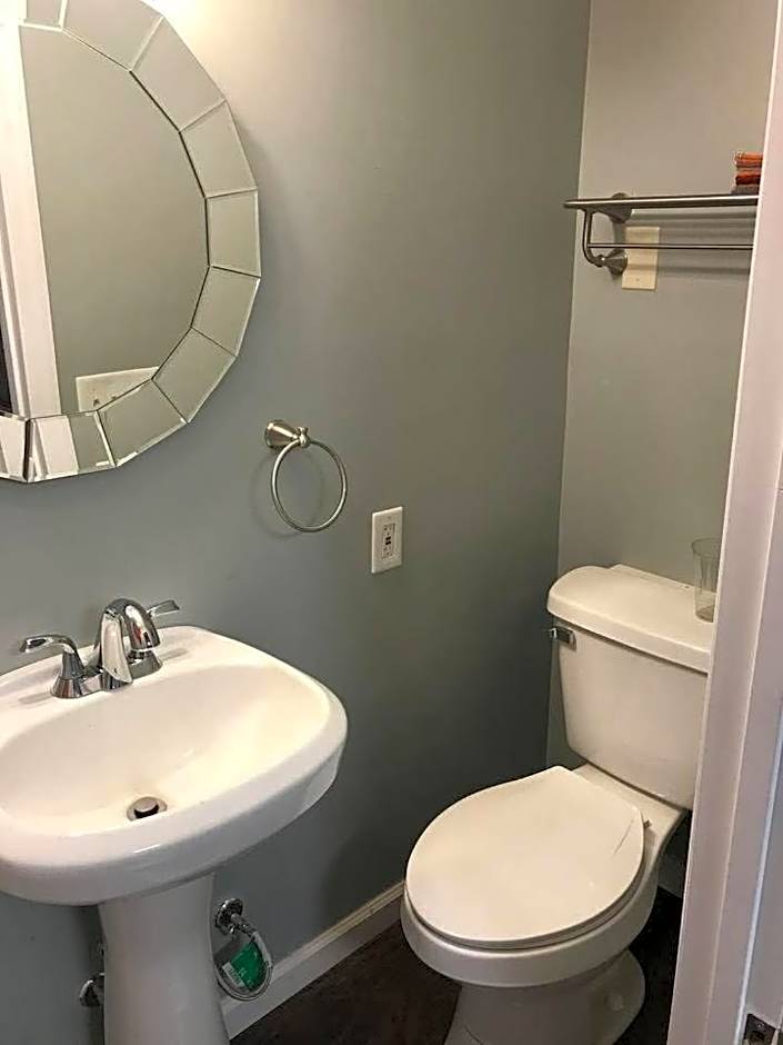 Cozy Room Near Downtown Hendersonville