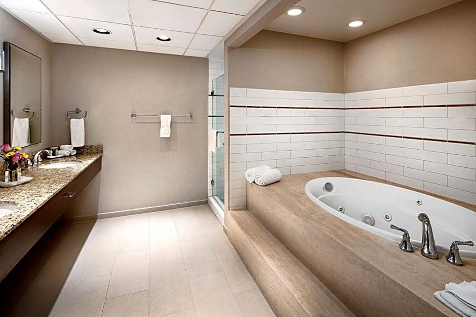 DoubleTree By Hilton Hotel Ontario Airport