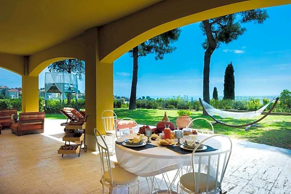 Tra gli Alberi e il Mare