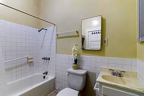 Deluxe Queen Studio