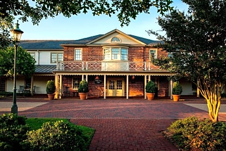 Williamsburg Lodge, Autograph Collection