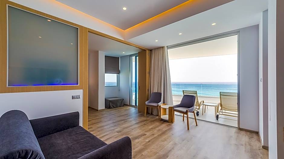 Vrissaki Beach Hotel