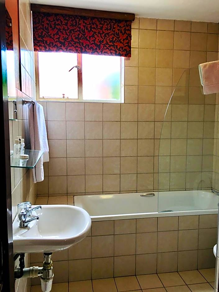 Emakhosini Hotel On East