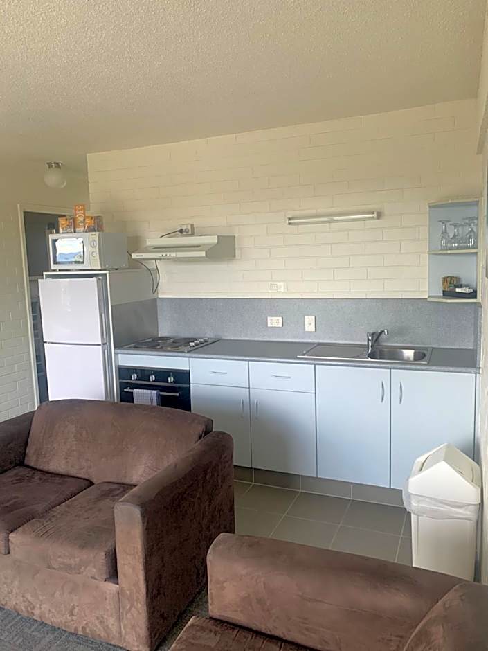 Adina Place Motel Apartments