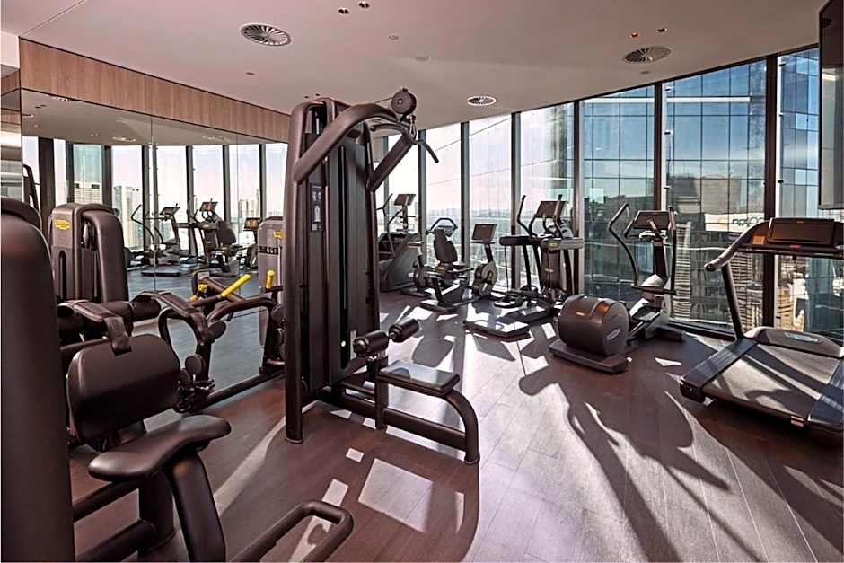 Luxury 1BR in Brisbane City River Firework View