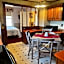 Claddagh Motel & Suites