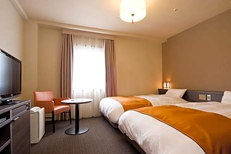 Large Twin Room - Non-Smoking - Eco Plan (No Daily Cleaning)