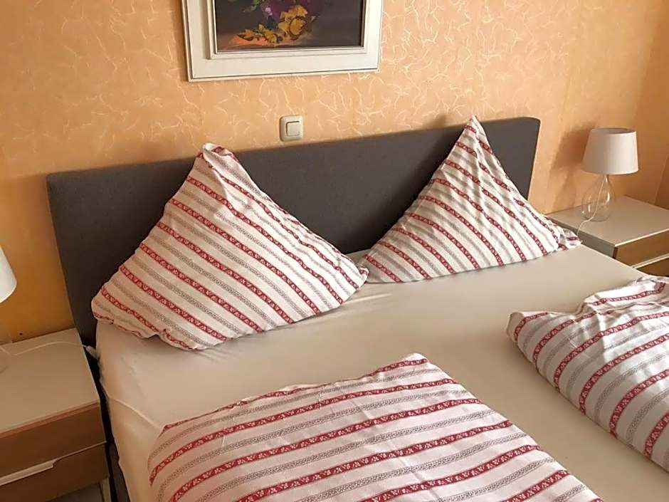 Balthasar Neumann Speiserei & Gästehaus - Zentrum Brühl -E-Ladestation, nähe Phantasialand