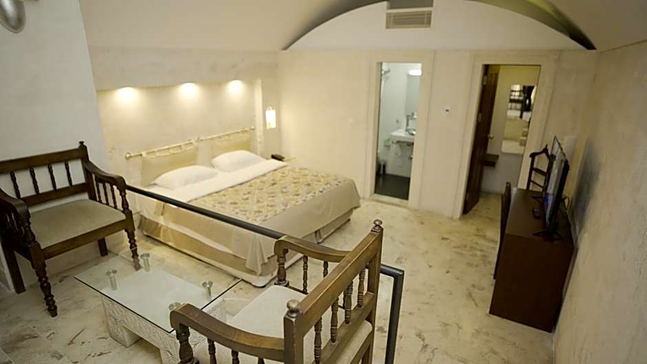 Kasr-i Nehroz Hotel