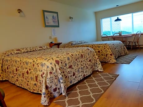 Superior Queen Room with Two Queen Beds