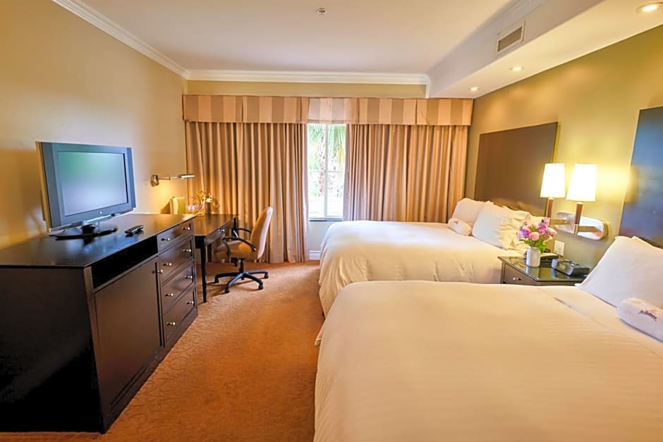 La Bellasera Hotel & Suites
