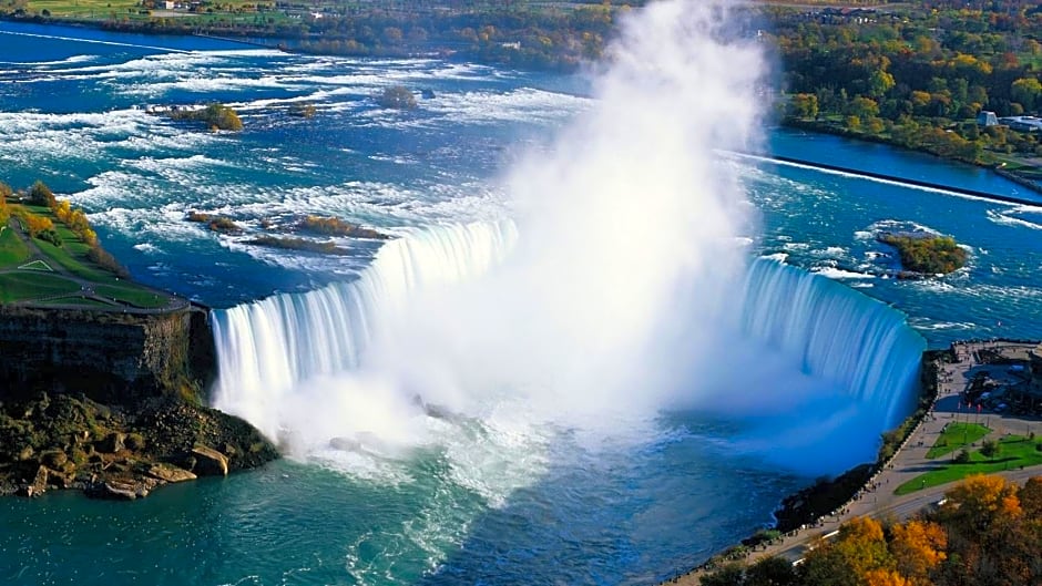 Holiday Inn Express & Suites Niagara Falls By IHG
