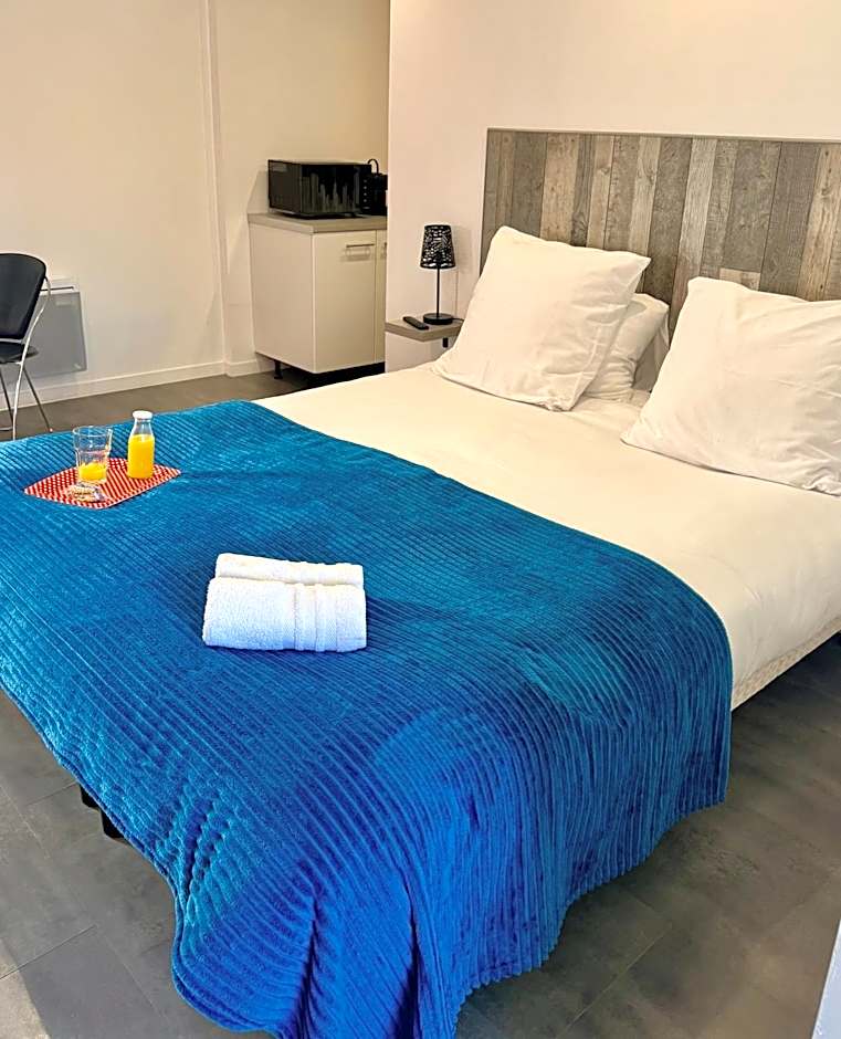 Aux Charmes-Suites cosy et independantes equipees d un frigo, micro ondes et nespresso