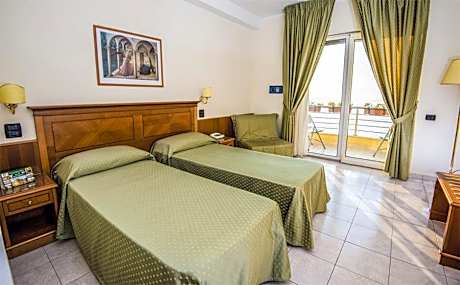 Double or Twin Room with Sea View