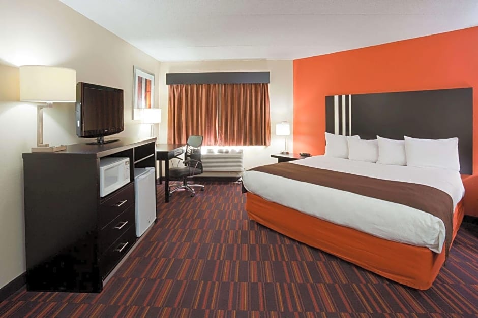 AmericInn by Wyndham Shakopee Near Canterbury Park
