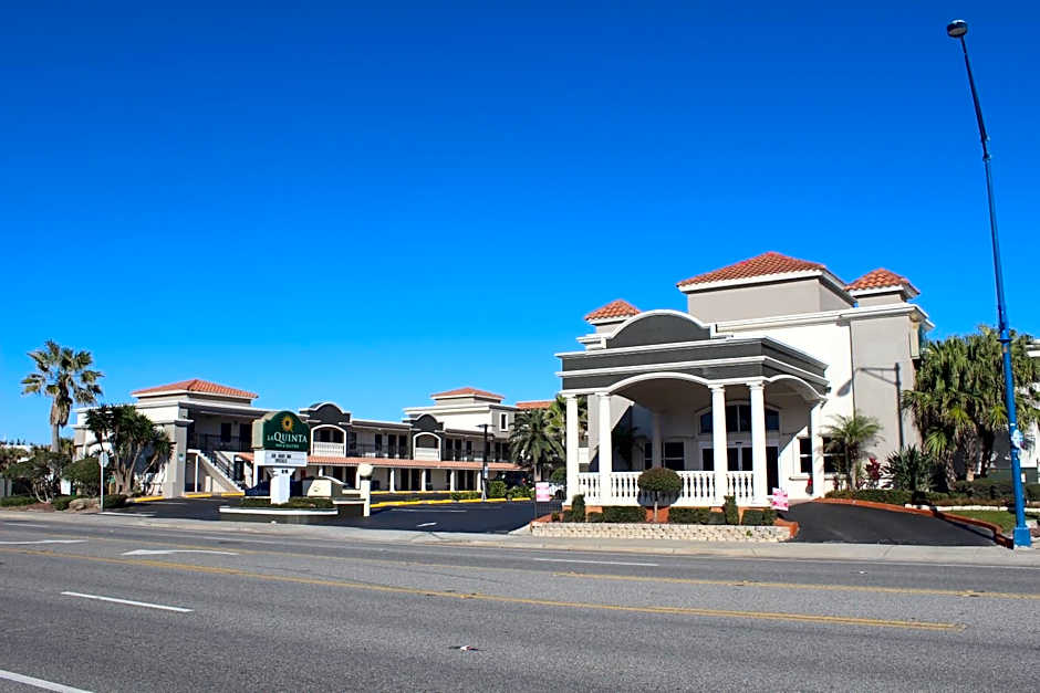 La Quinta Inn & Suites by Wyndham Oceanfront Daytona Beach