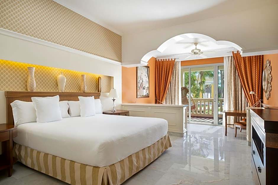 Photo 1 of 6 of Suite, Pool View