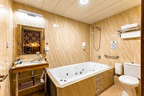 Suite with Spa Bath