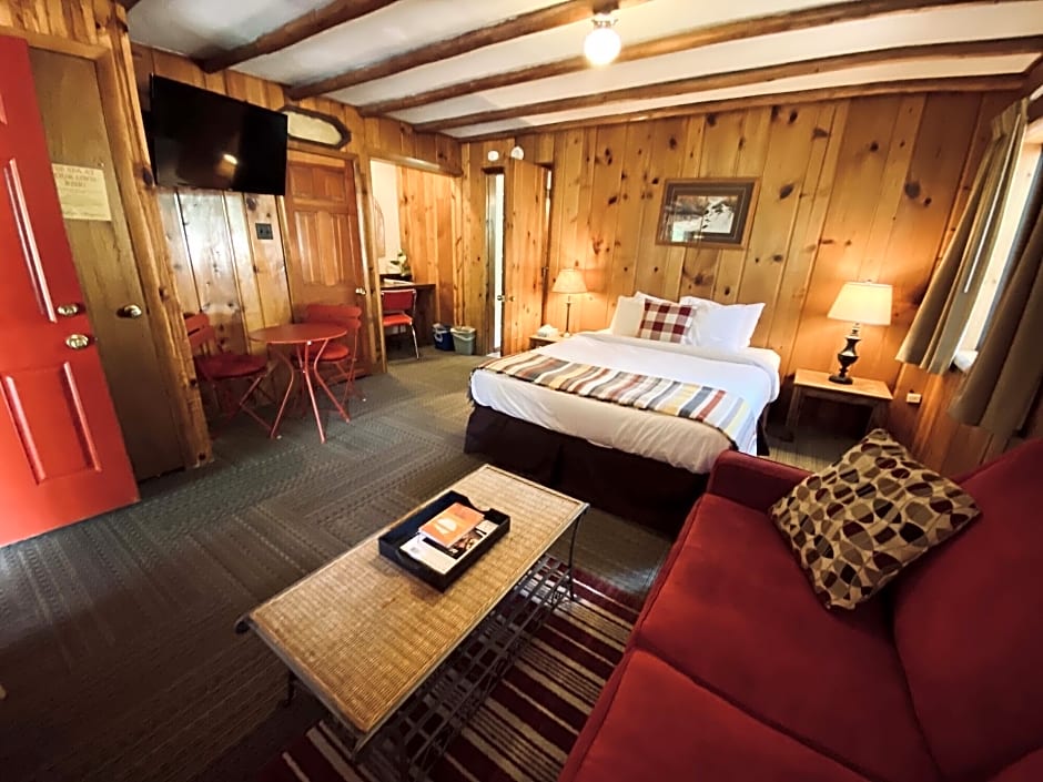Foot of the Mountain Motel