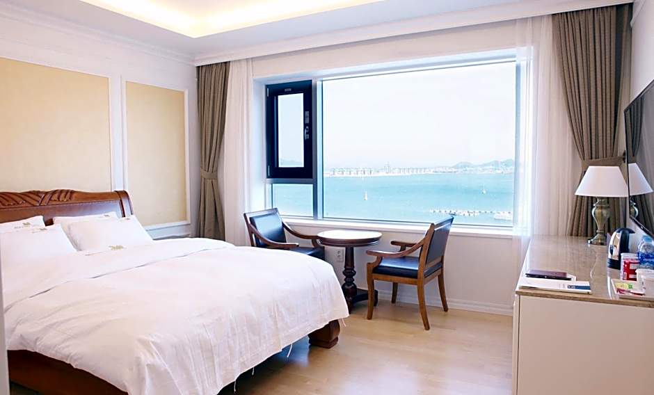 Fontana Beach Hotel