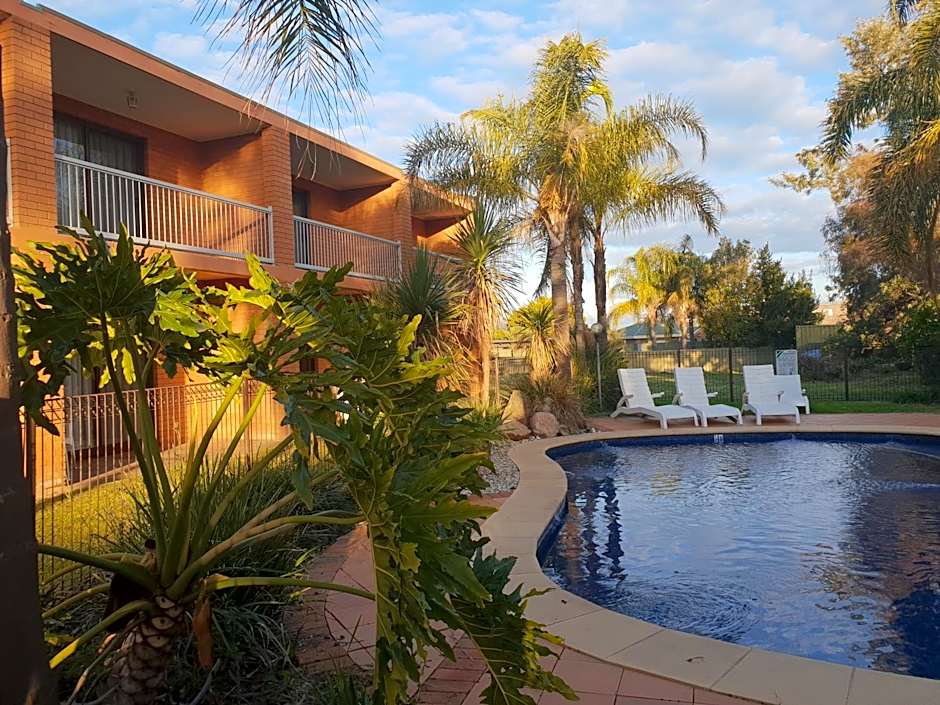 Crystal Fountain Motel