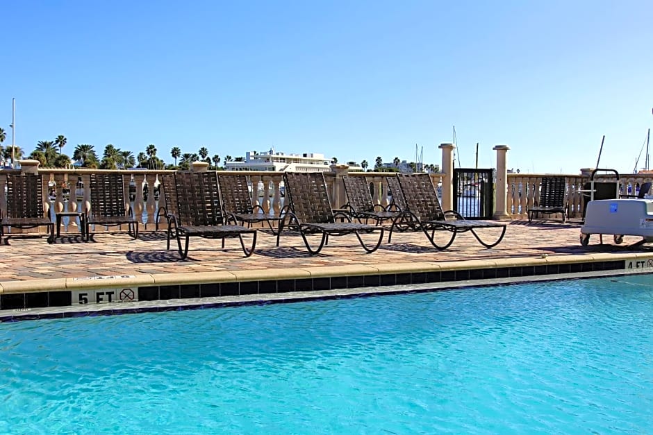 Pier House 60 Clearwater Beach Marina Hotel