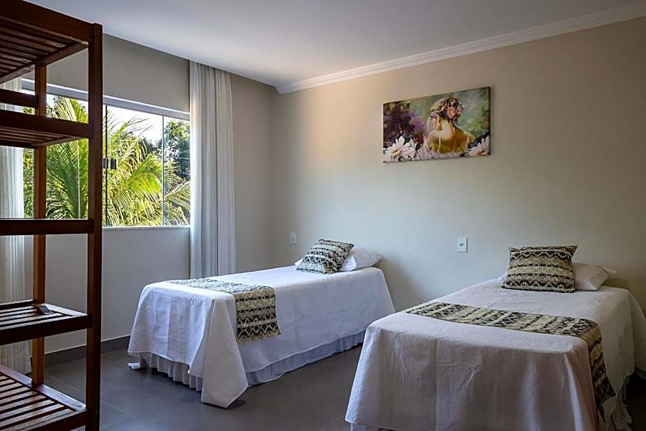 Casa com Piscina e Churrasqueira Privativa !