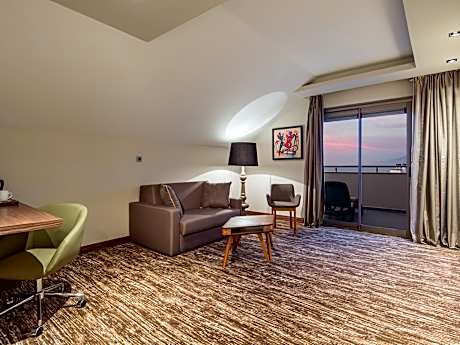 1 Queen 1 Bdrm Ste Mediterranean Sea Vw