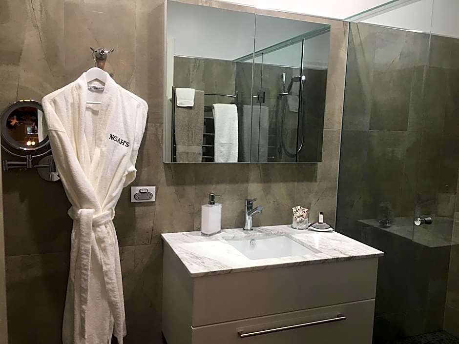 Noah's Stanley Luxury Bed and Breakfast