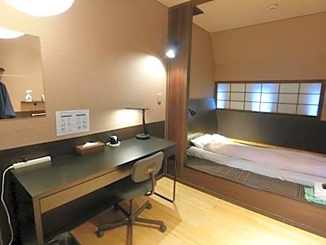 Single Room with Shared Shower and Toilet (No Daily Cleaning)