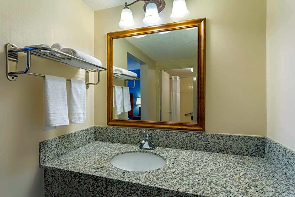 Days Inn by Wyndham Breezewood