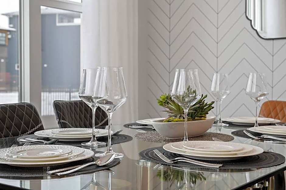 Luxury-4bed with AC-86"TV-BrandNew in Cranston, Calgary