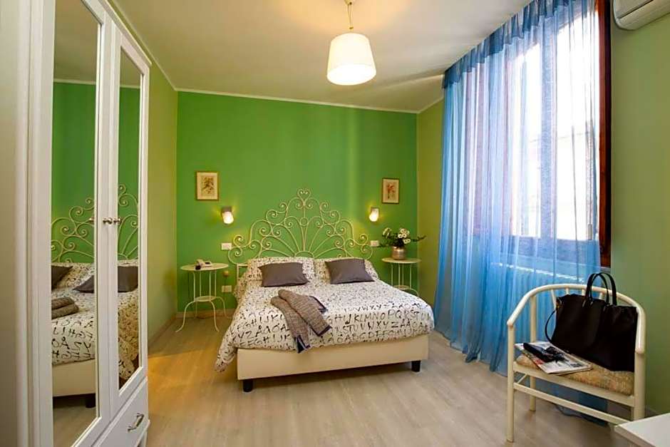Photo 1 of 6 of Single Room