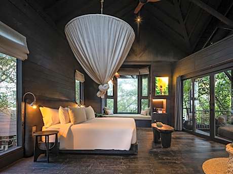 Treehouse Hideaway