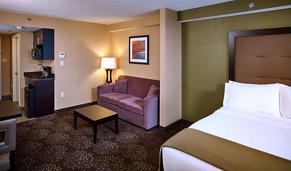 Holiday Inn Express & Suites Timmins by IHG