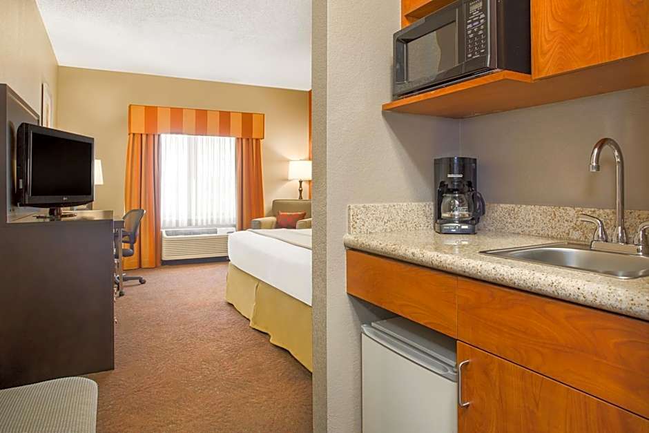 Holiday Inn Express & Suites - Muncie By IHG