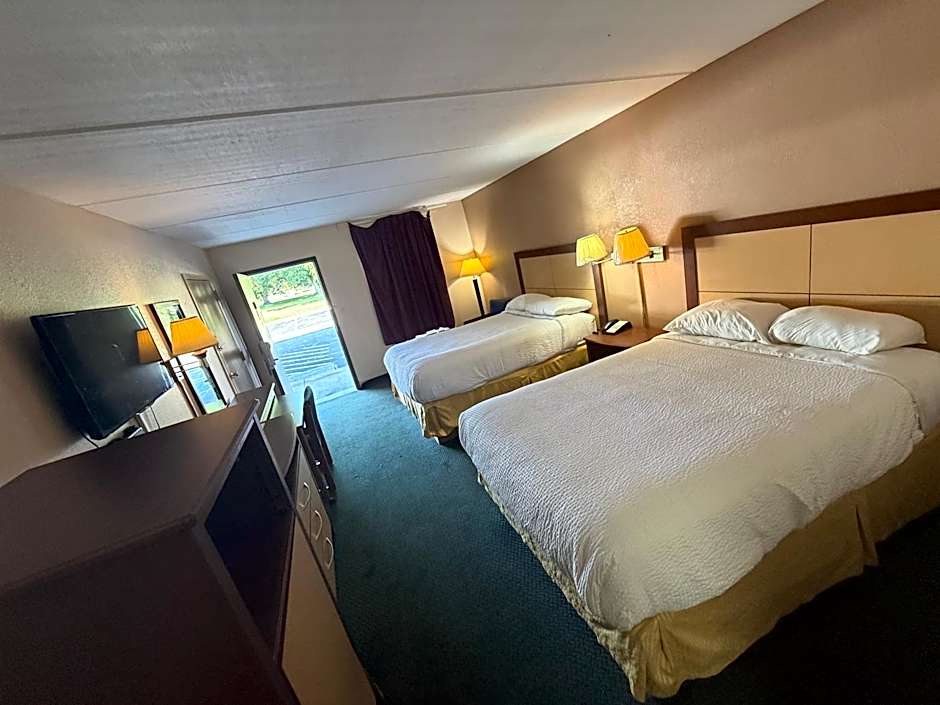 Camilla Inn & Suites