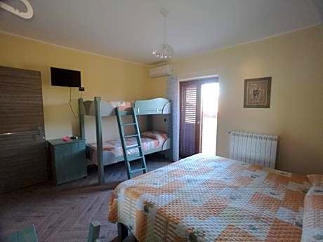 Quadruple Room with Terrace
