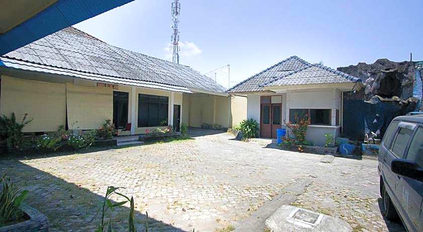 RedDoorz Plus near Pelabuhan Bitung