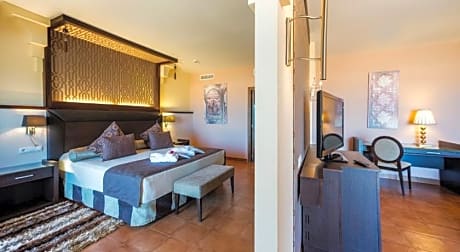 DOUBLE ROOM SUPERIOR (2 AD + 1 CH)