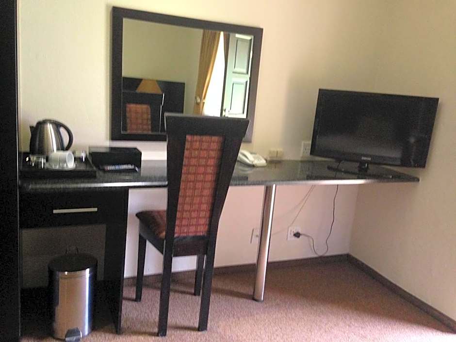 The Waterfront Country Lodge