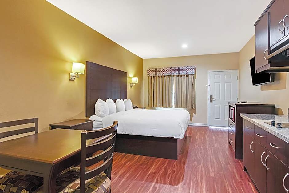 Americas Best Value Inn Houston at FM 529