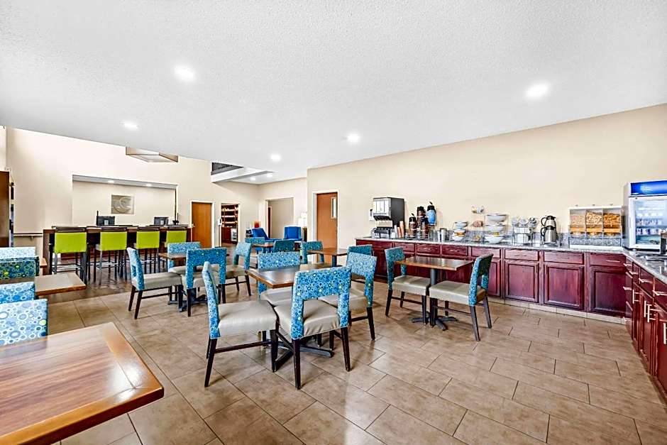 Comfort Inn & Suites Pueblo