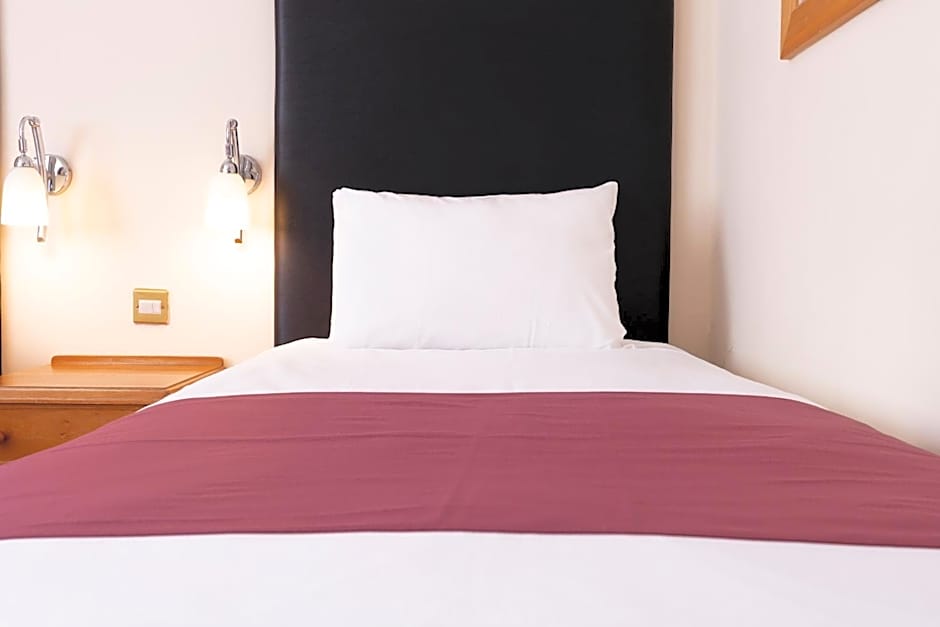 Roebuck by Greene King Inns