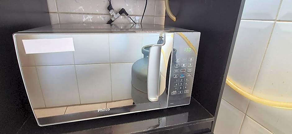 ESD01- Ar Condicionado 5min a pé da Praia da Enseada, Apartamento