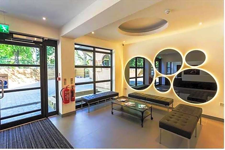 Pelican London Hotel And Residence