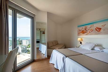 Double or Twin Room with Sea View