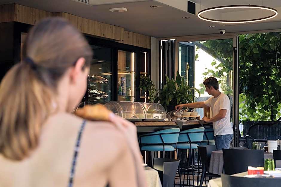 Rolly - Rooms & Restaurant
