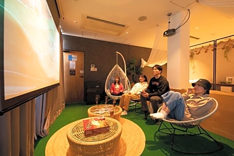 Family Room (6 adults)